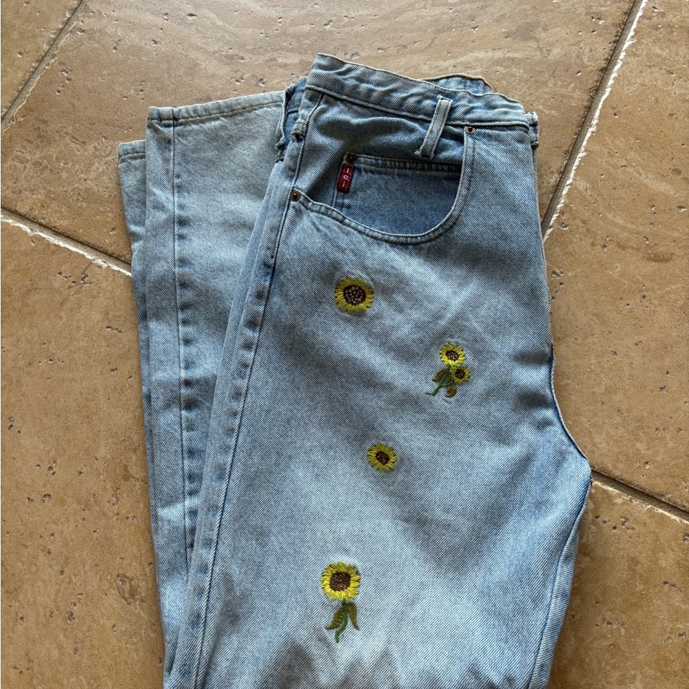 Vintage LEI Women's High Rise Jeans with Sunflower Embroidery - Light Blue